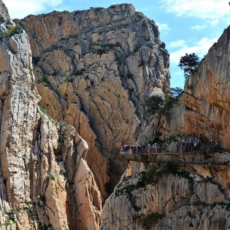 Caminito del Rey, queue to the glass balconoy.