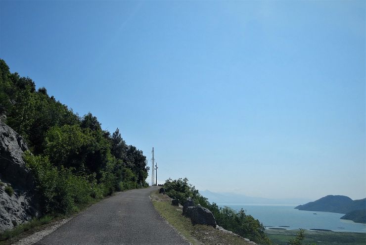 The road to Rijeka Crnojevića