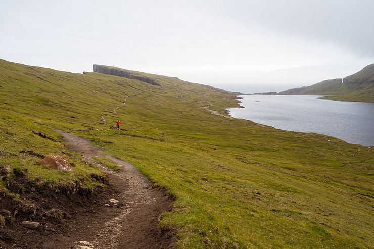 The hiking path to Traelanipa and Bosdalafossur