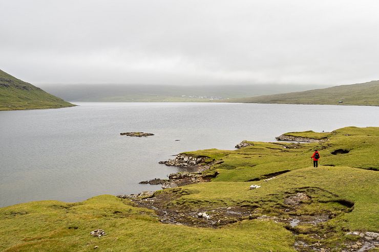 View over Lake Sorvagsvatn towards Midvagur