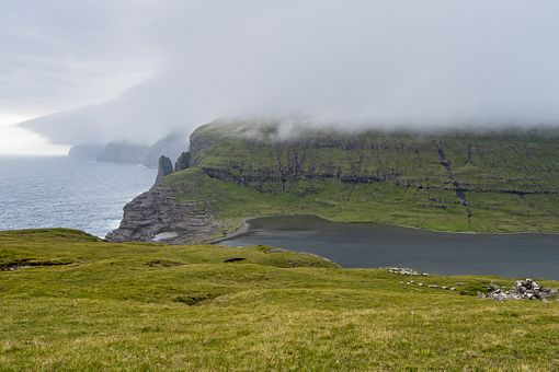 Lake Sørvágsvatn and the hike to Trælanípa • Road Tripster