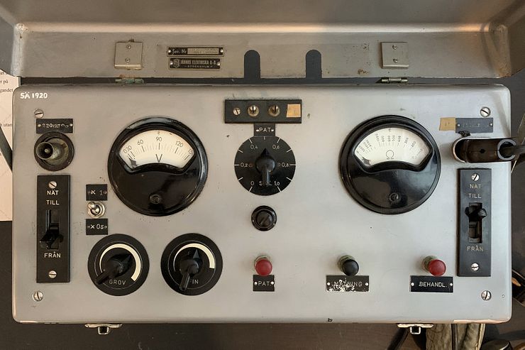 Electroshock therapy device.