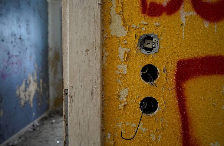 Remains of some light switches in Fasta paviljongen.