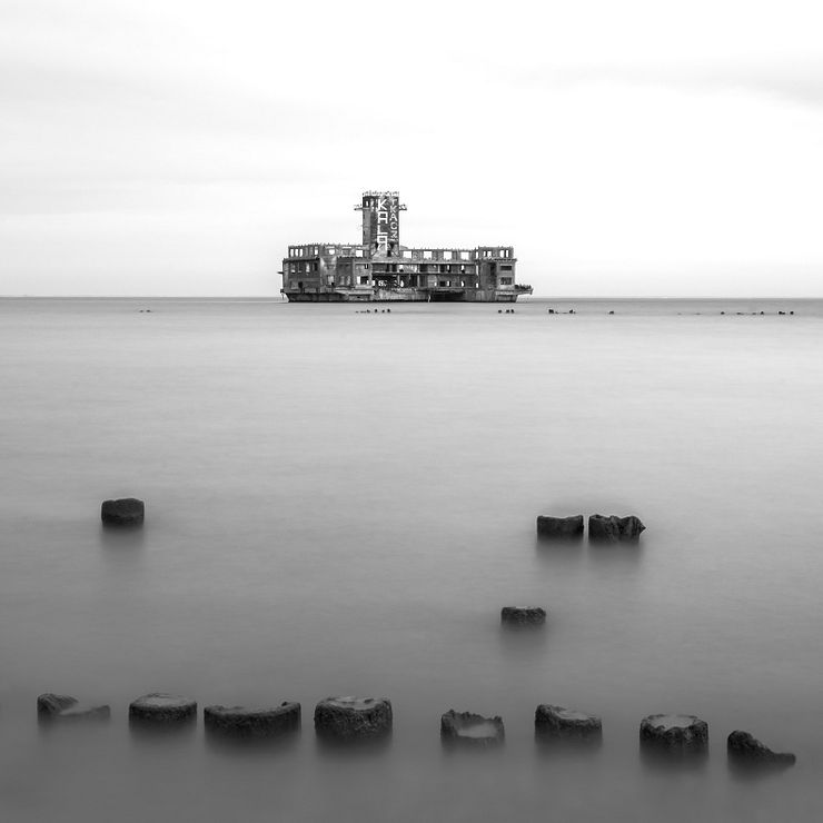 Torpedownia and remains of the pier